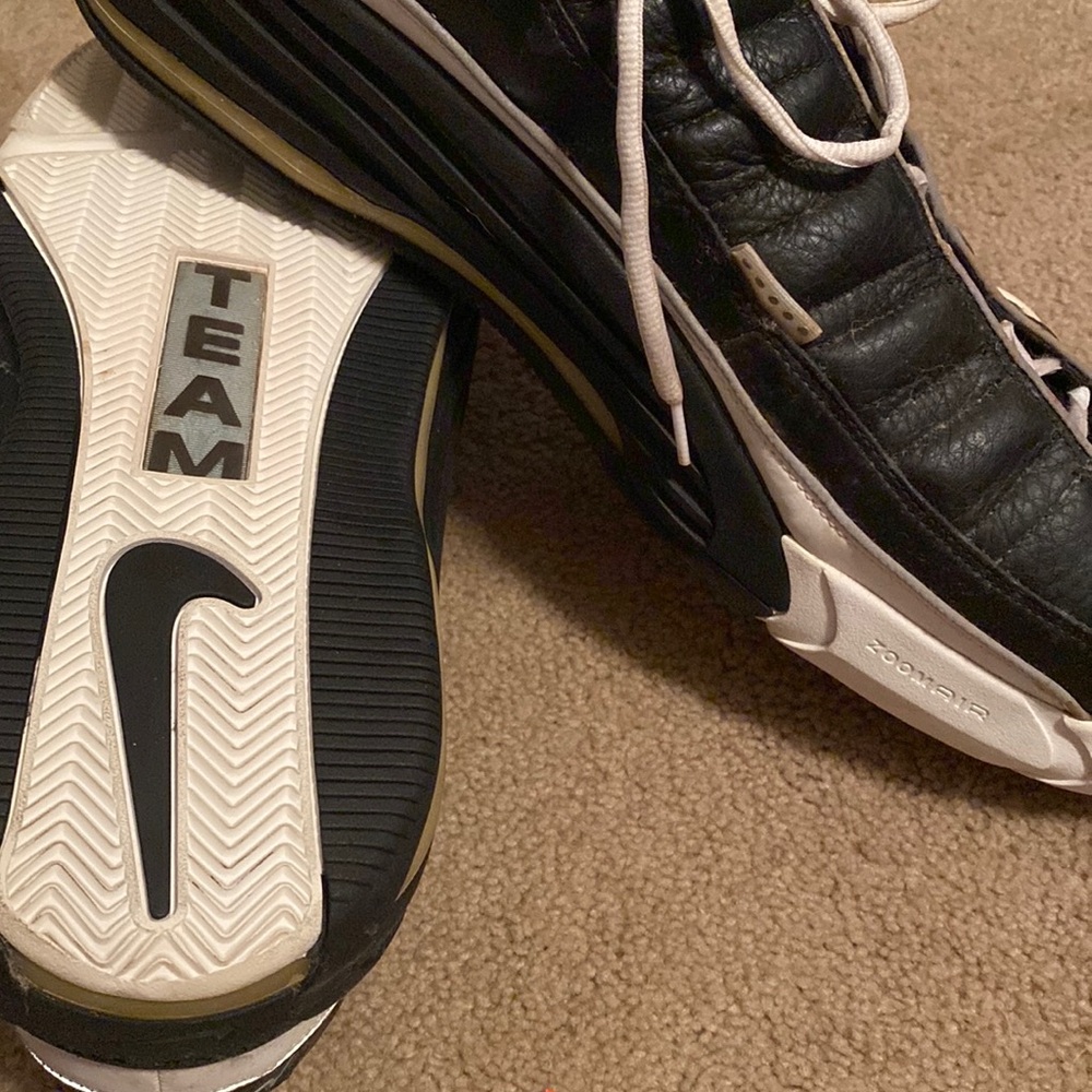 Nikes Large size 22  TEAM zoom air shoes - Picture 2 of 4